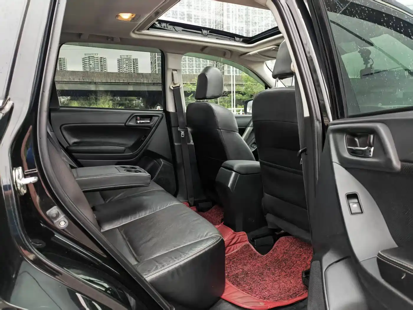 Subaru Forester 2015 2.0i Special Commemorative Edition фото 12