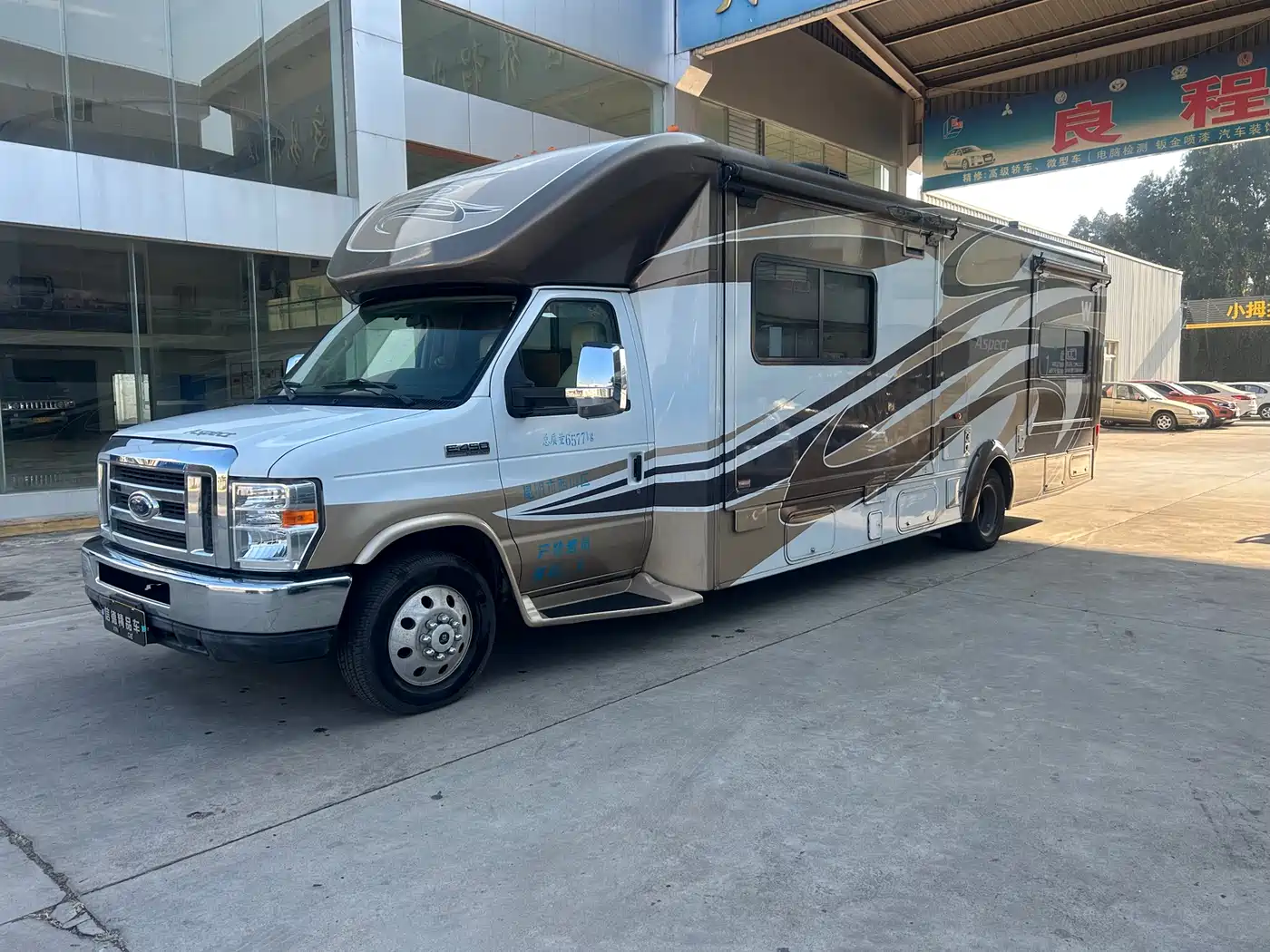 Ford E350 2011 5.4L Platinum Limited Edition