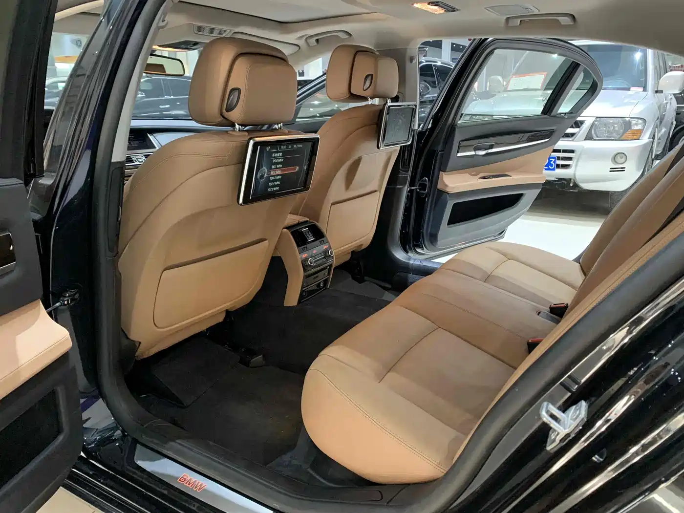 BMW 7 Series 2014 730Li Premium фото 6