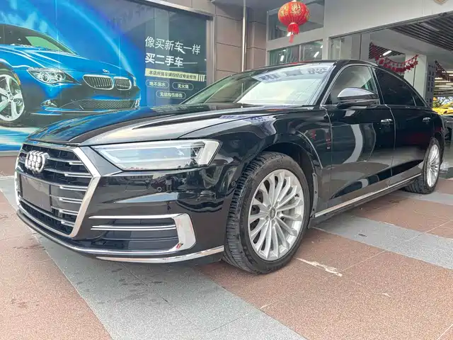 AUDI A8