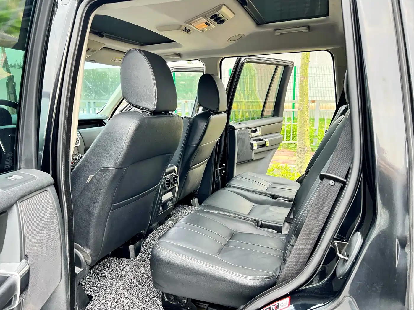 Land Rover Discovery 2015 3.0 SC V6 HSE фото 6