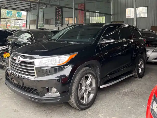 TOYOTA HIGHLANDER