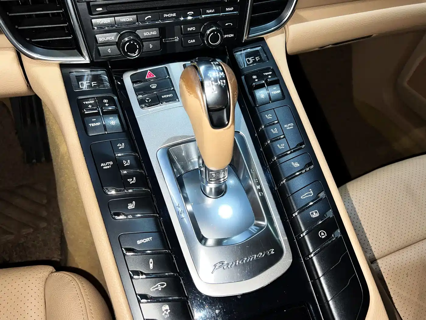 Porsche Panamera 2013 Panamera 4 Platinum Edition 3.6L фото 18