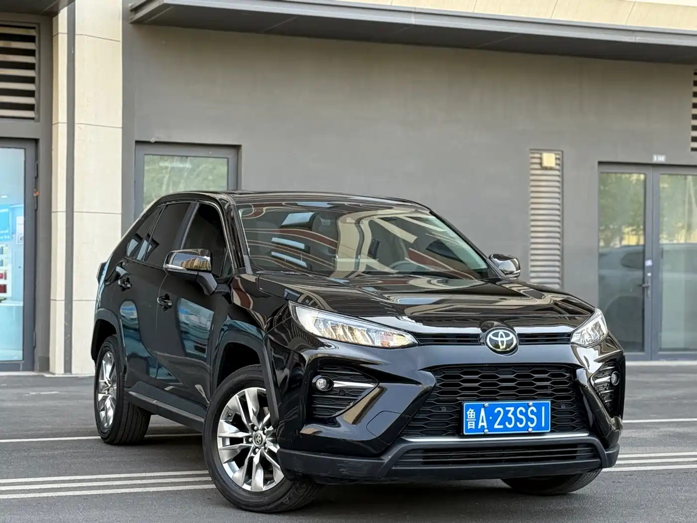 Toyota Wildlander 2021 2.0L CVT 2WD Luxury Edition фото 3