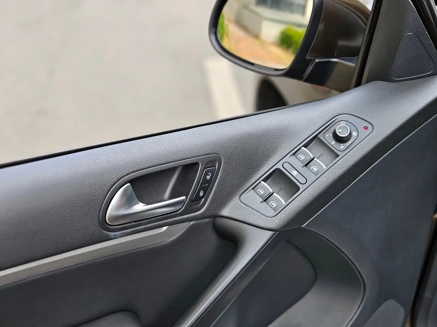Volkswagen Tiguan 2015 1.8TSI Manual 2WD Limited Edition фото 5