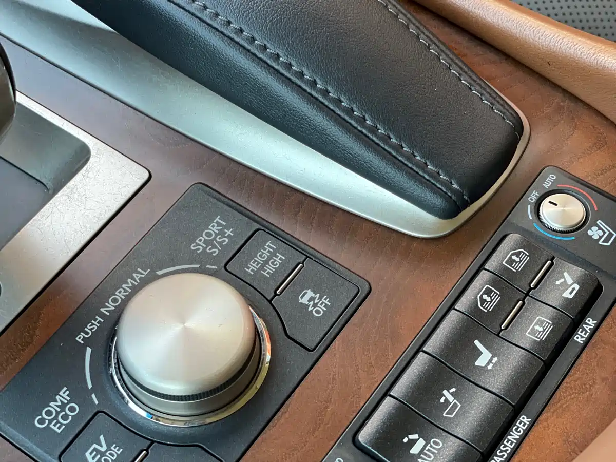 Lexus LS 2014 600hL фото 45