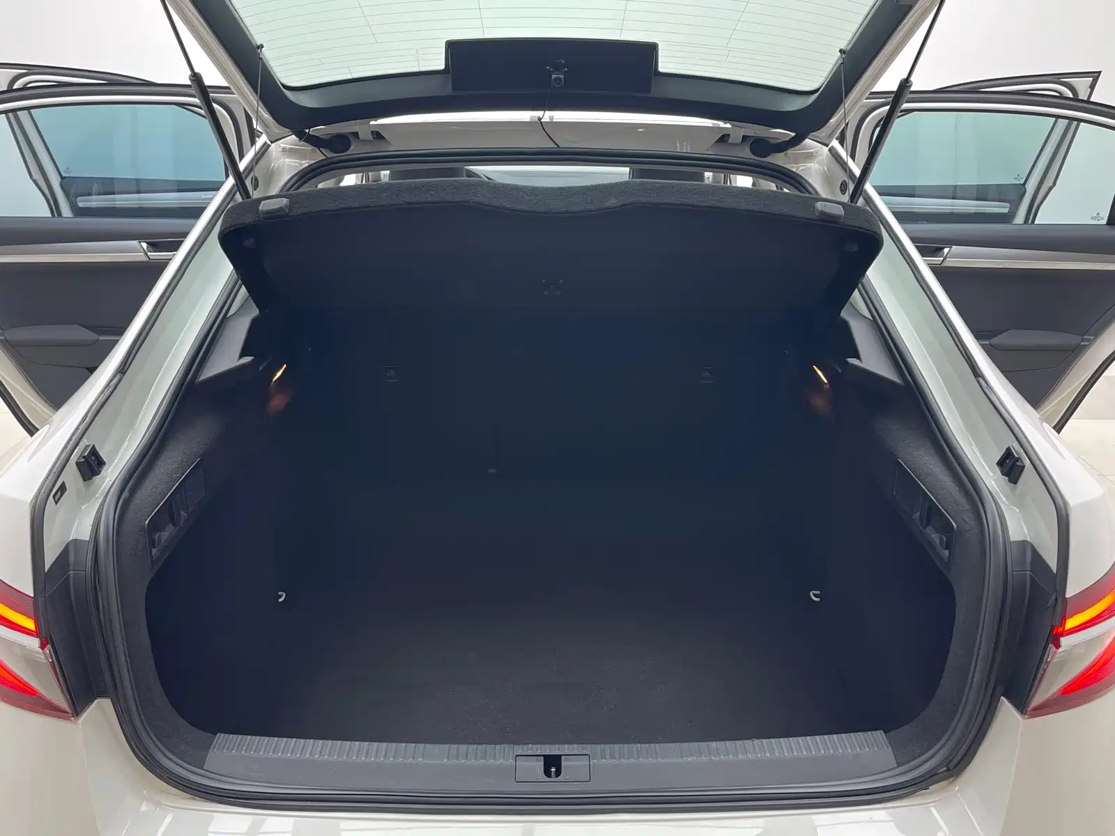 Фото 8 - Škoda Superb