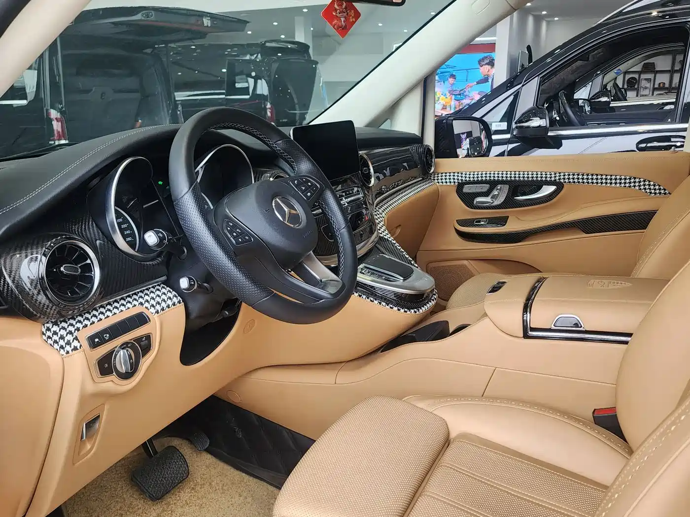 Mercedes-Benz V-Class 2022 V 260 L Long Wheelbase Prestige Edition фото 8