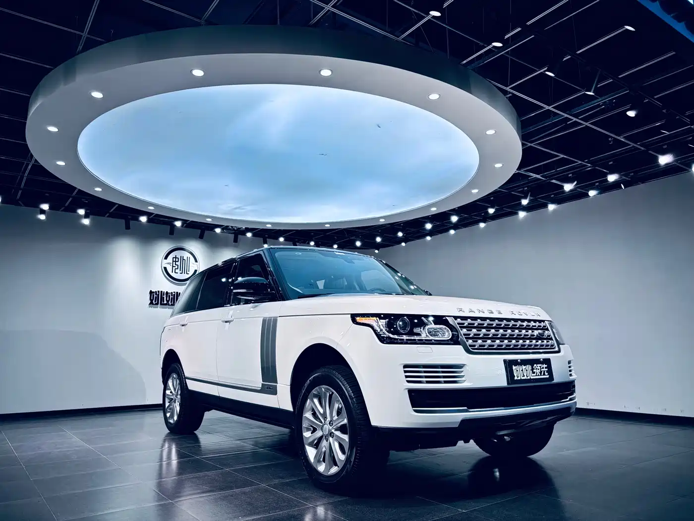 Land Rover Range Rover 2017 3.0 SC V6 Vogue LWB (Long Wheelbase) фото 16