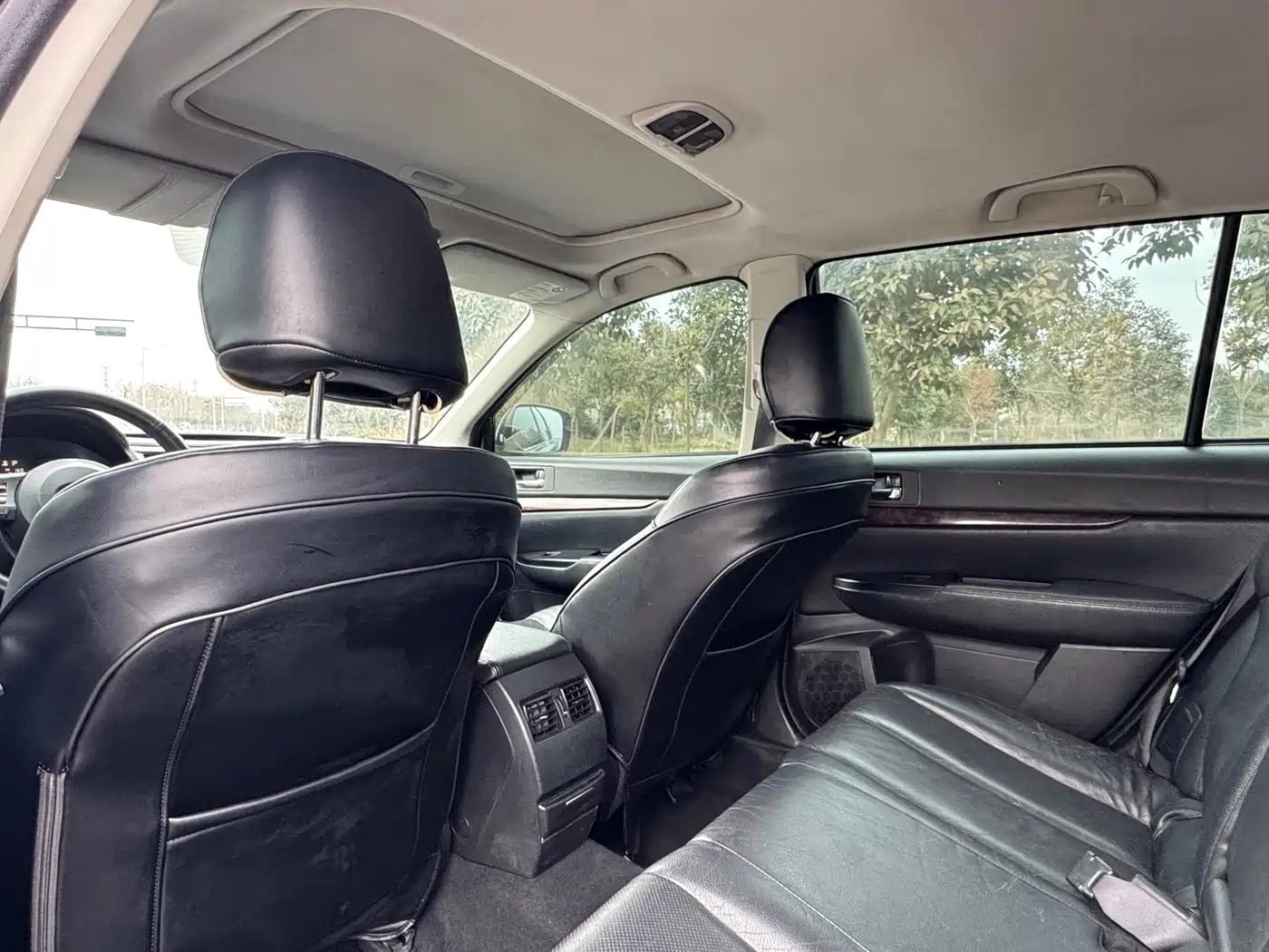 Subaru Outback 2011 2.5i Luxury Edition фото 9