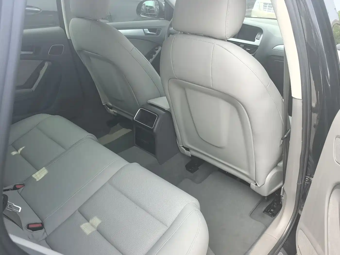 Audi A4L 2009 2.0 TFSI Standard фото 11