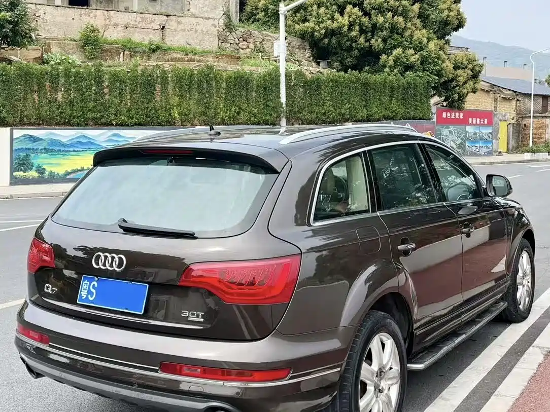 Audi Q7 2011 3.0 TFSI Technology (200kW) фото 4
