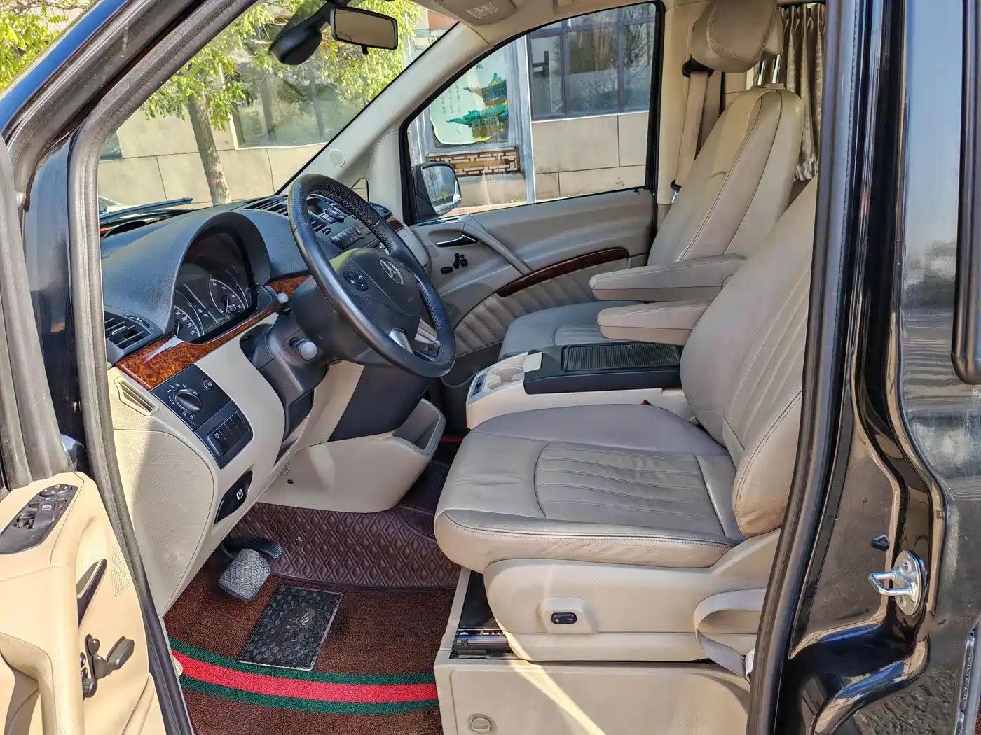 Mercedes-Benz Viano 2013 Model 3.0L Navigation Edition фото 11