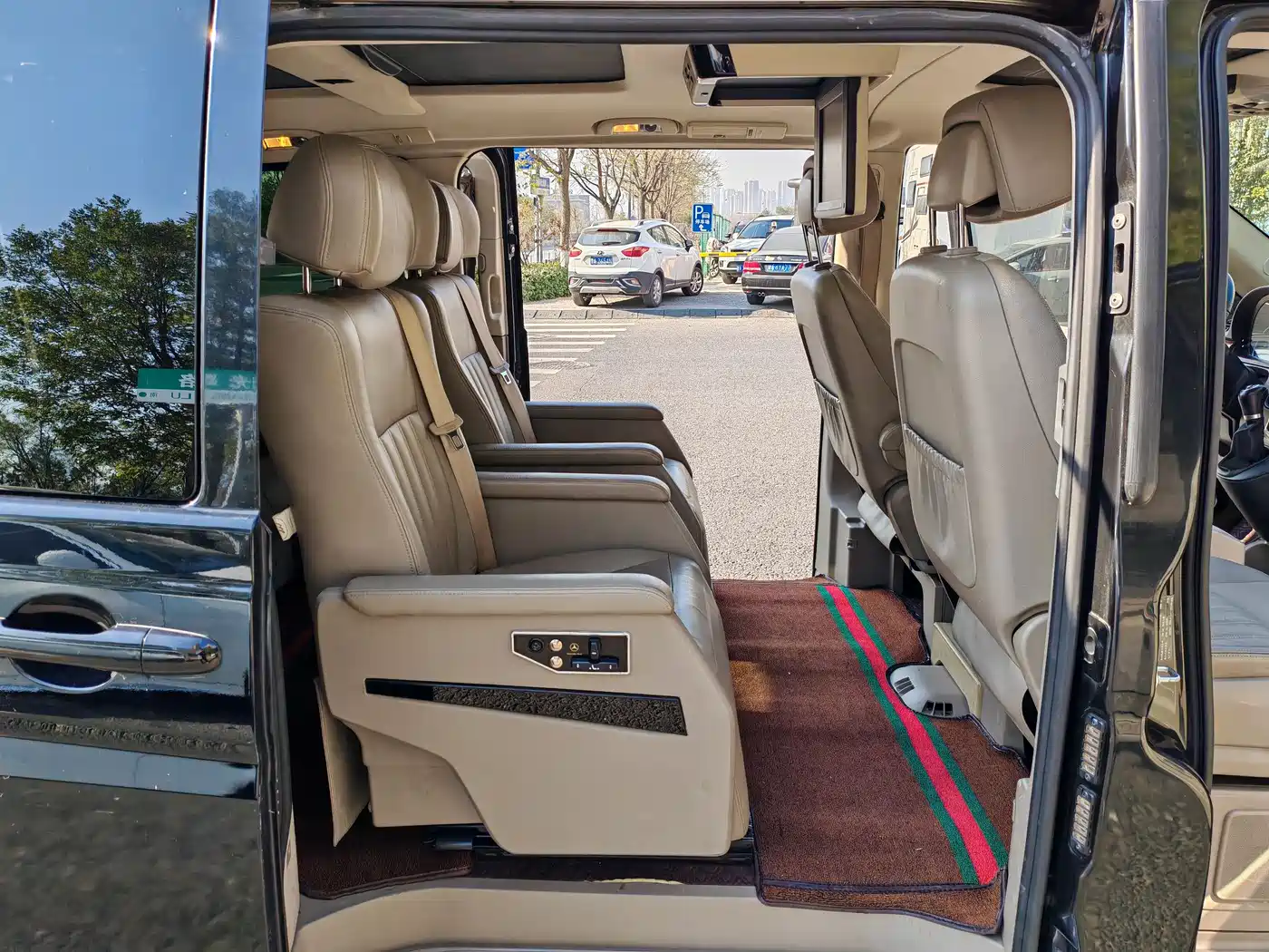 Mercedes-Benz Viano 2013 Model 3.0L Navigation Edition фото 23