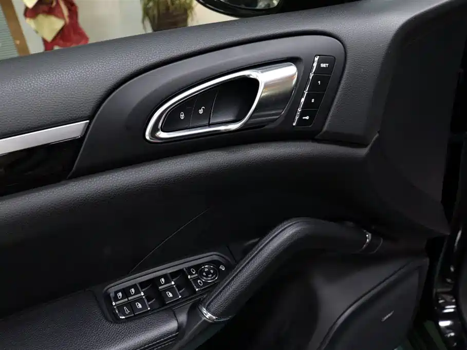 Porsche Cayenne 2016 Cayenne Platinum Edition 3.0T фото 19