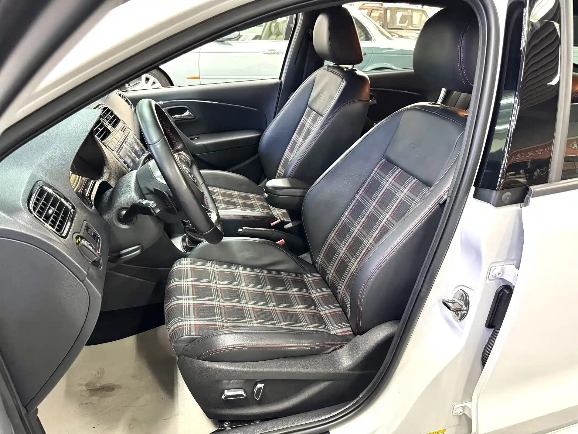 Photo 14 - Volkswagen Polo