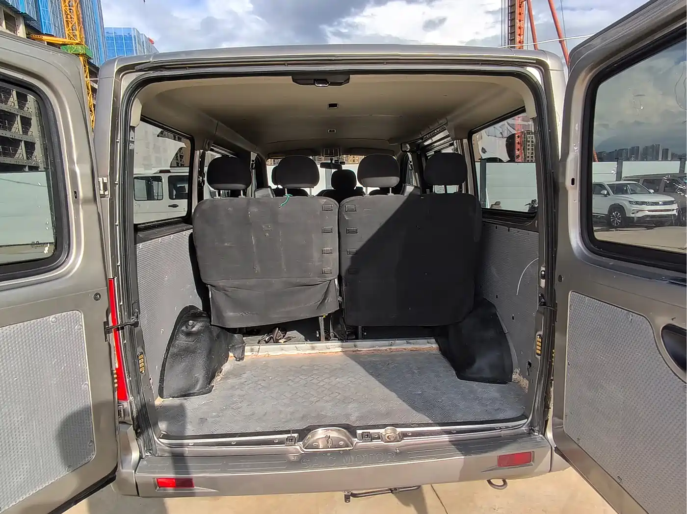 SAIC Maxus Xintu V80 2019 2.5T Classic AMT Business Travel Short Wheelbase Low Roof 9 Seats фото 8