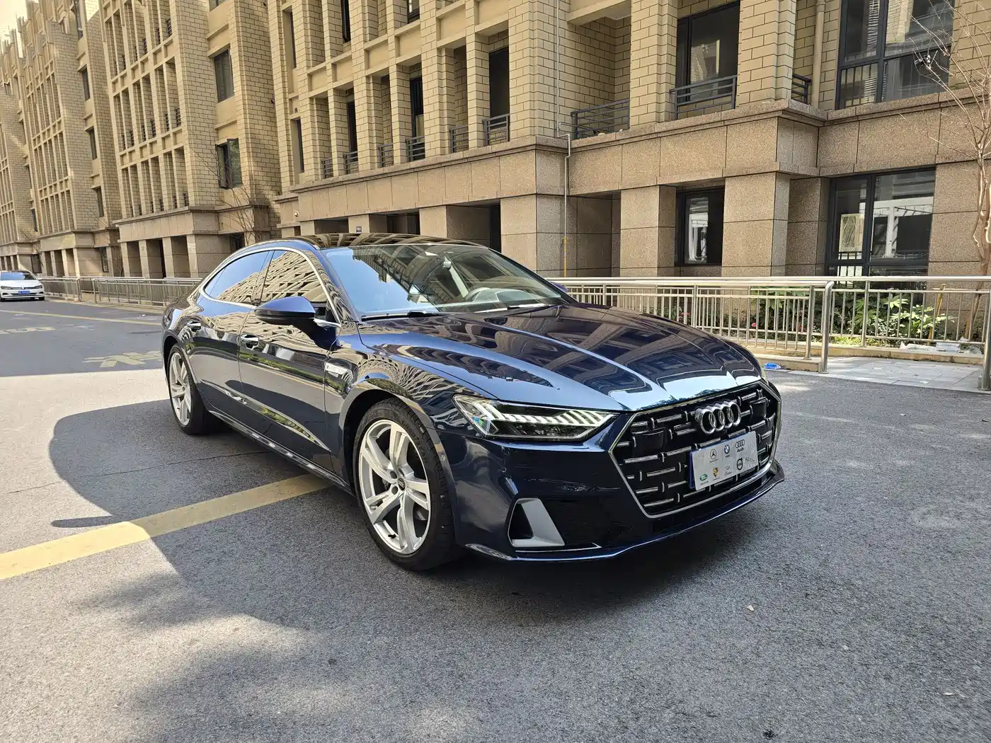 Audi A7L 2024 45TFSI quattro S-line Vision Edition Crystal Package фото 2