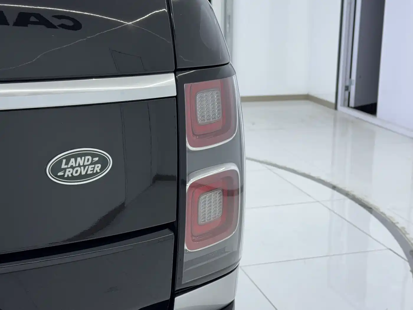 Land Rover Range Rover 2022 3.0 L6 400PS Heritage Extended Classic Edition фото 10