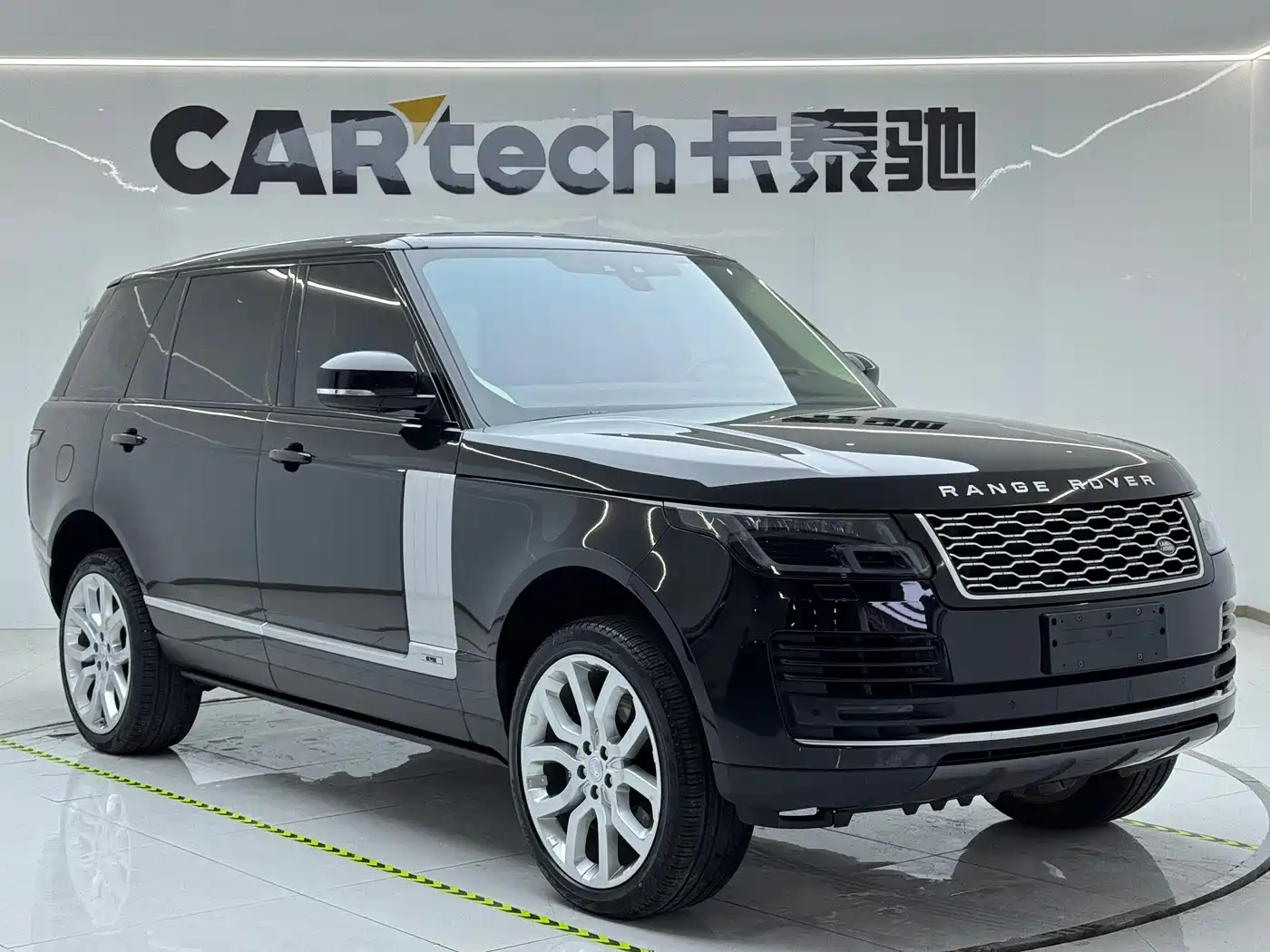 Land Rover Range Rover 2022 3.0 L6 400PS Heritage Extended Classic Edition фото 5