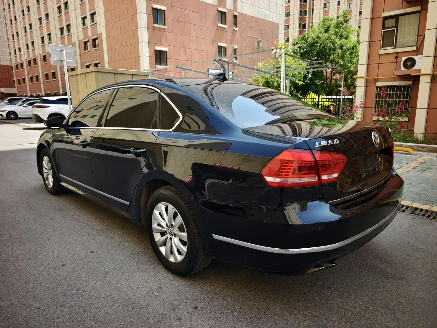 Volkswagen Passat 2014 1.8TSI DSG Luxury Edition фото 9