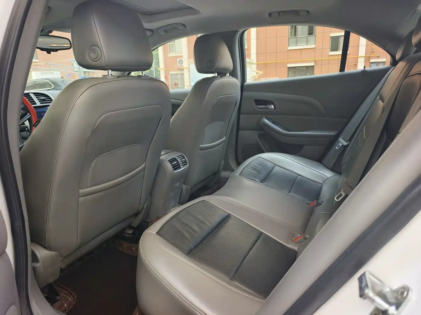 Chevrolet Malibu 2012 2.0L Automatic Luxury Edition фото 5