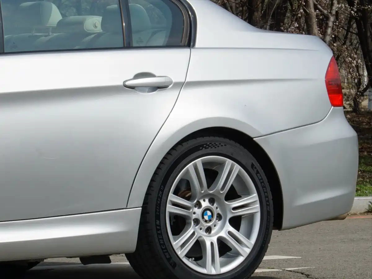 BMW 3 Series (Import) 2005 330i фото 6