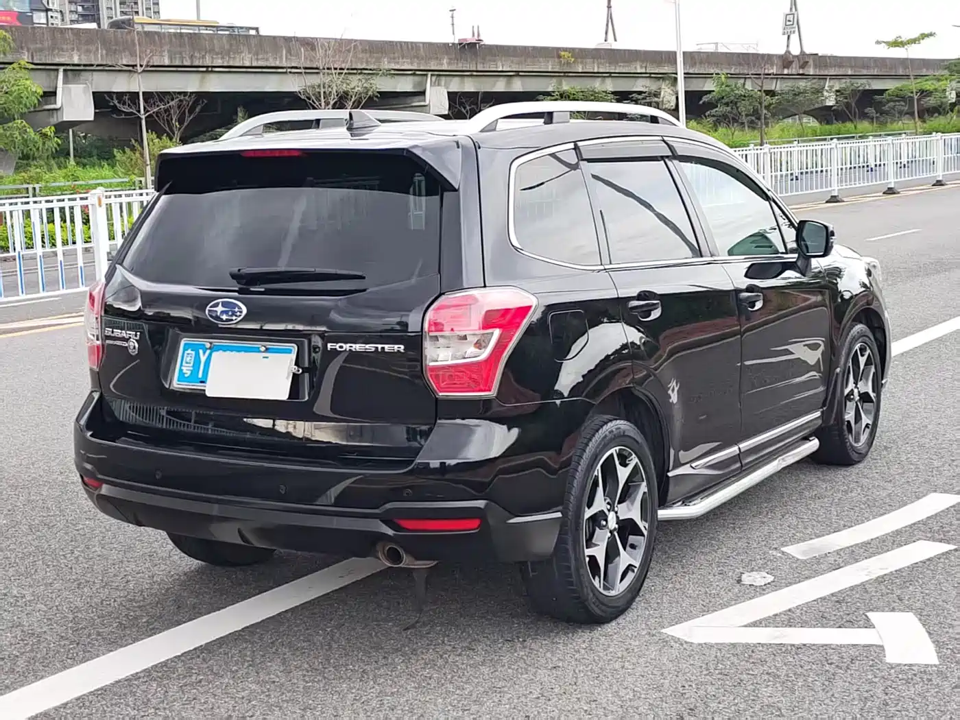 Subaru Forester 2015 2.0i Special Commemorative Edition фото 7