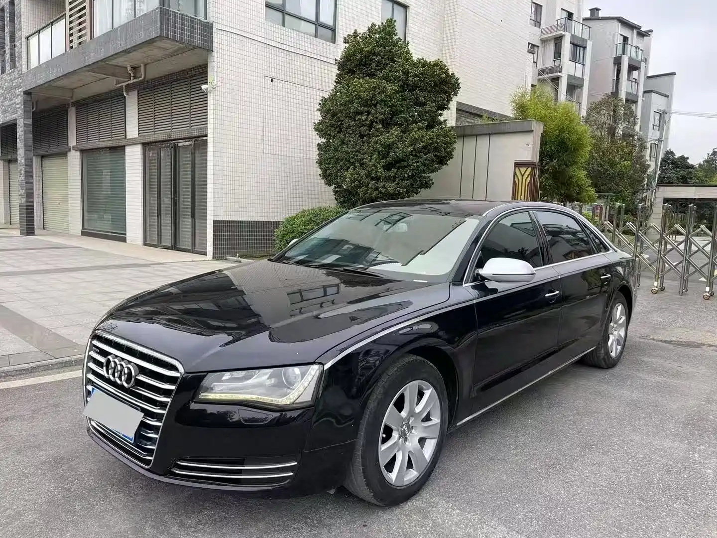 Фото 1 - Audi A8