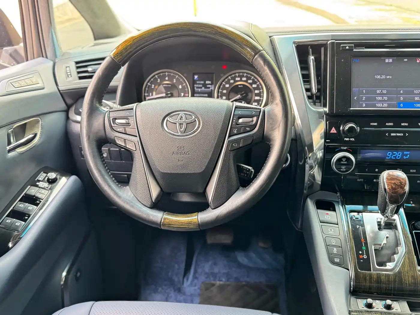 Toyota Alphard 2018 Facelift 3.5L Premium Edition фото 17