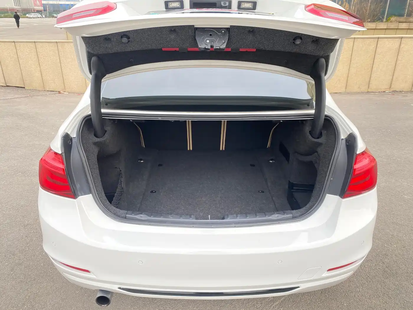 BMW 3 Series 2015 316Li Manual фото 7