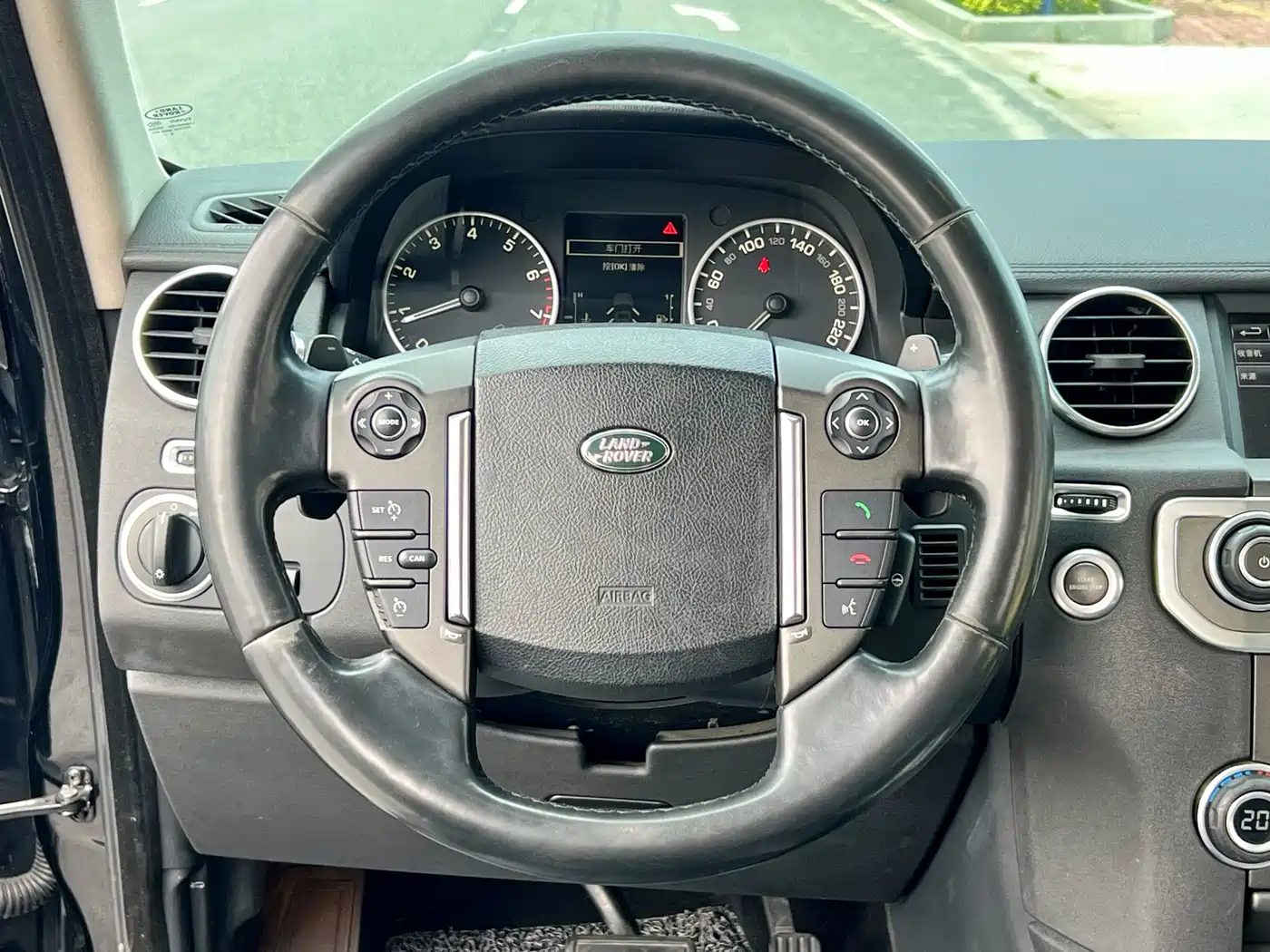 Land Rover Discovery 2015 3.0 SC V6 HSE фото 10