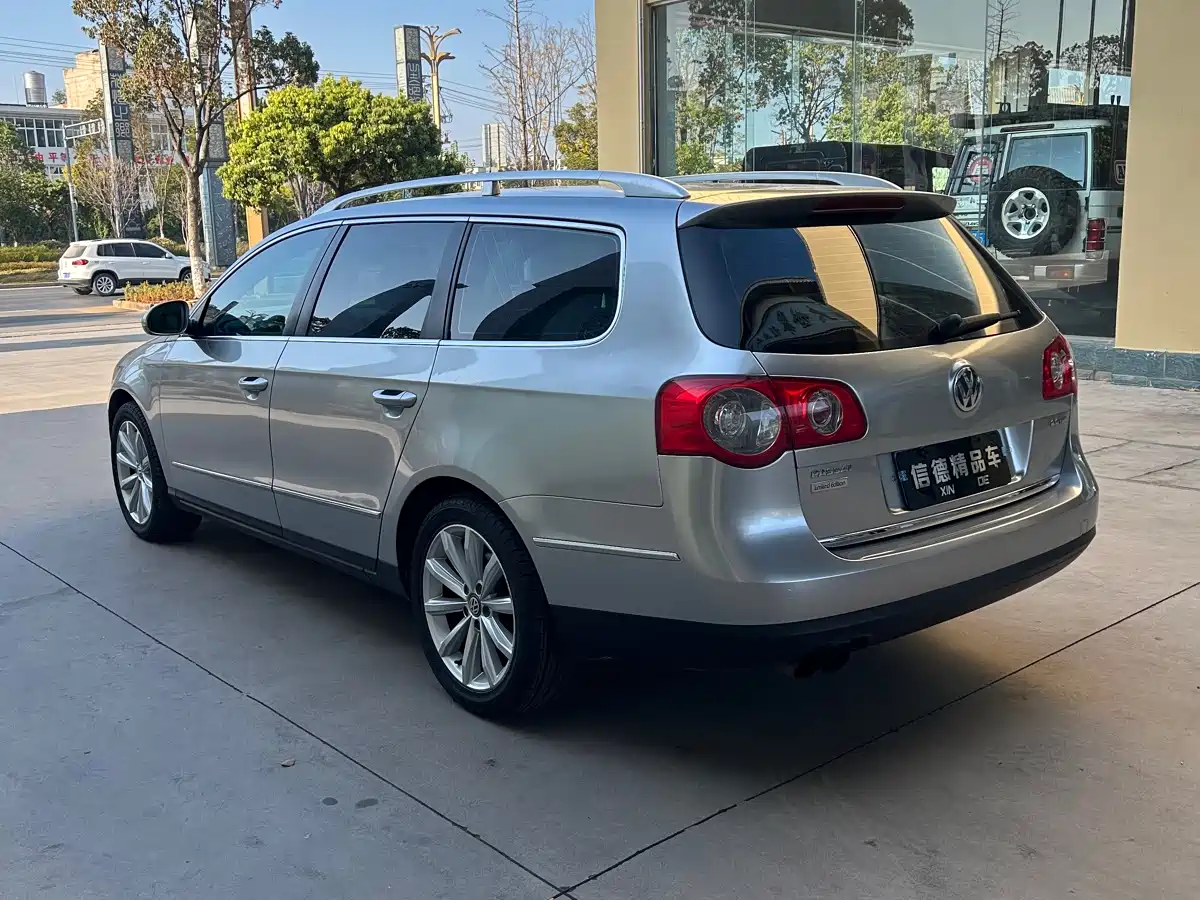 Volkswagen Passat 2011 2.0T Wagon Luxury фото 6