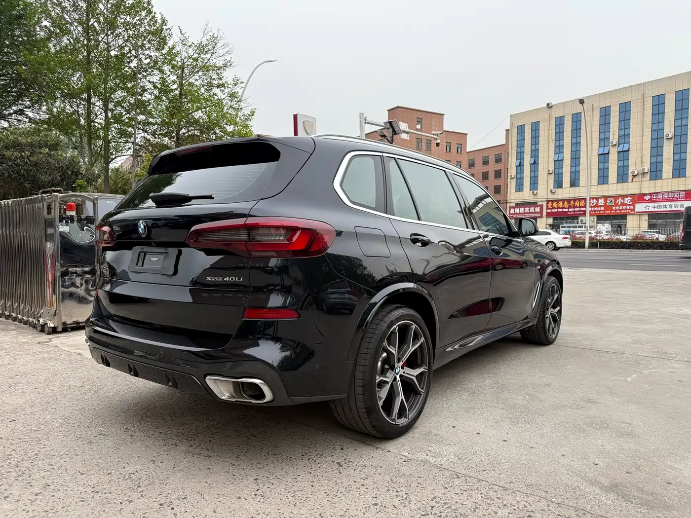 BMW X5 2022 Model xDrive 40Li M Sport Package фото 6