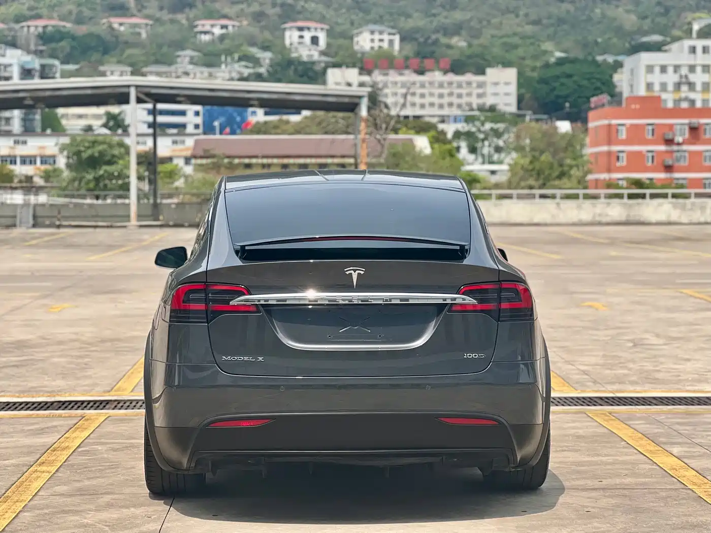 TESLA MODEL X