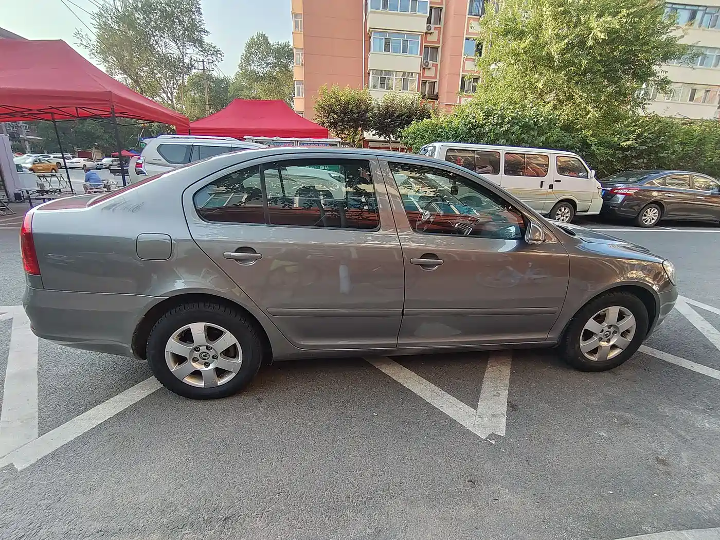 Škoda Octavia 2010 Model 1.6L Manual Leisure Edition фото 10