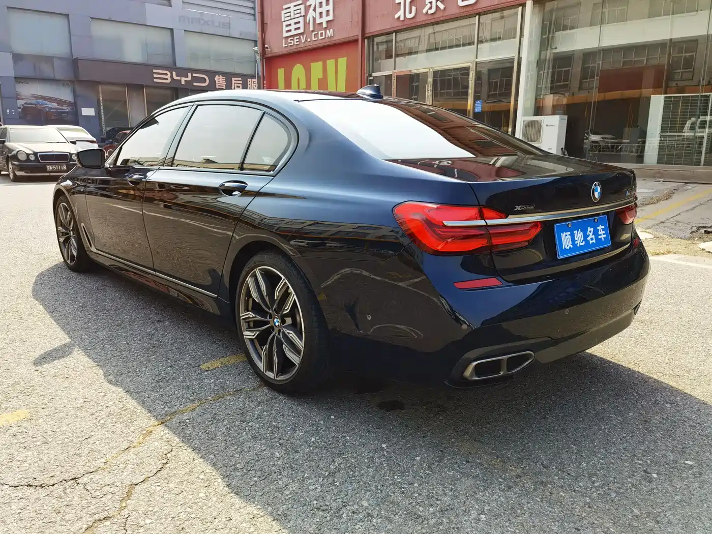 BMW 7 Series 2017 M760Li xDrive Excellence Luxury фото 4