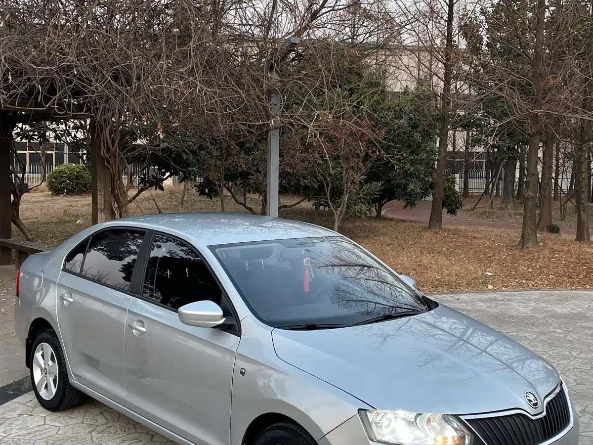 Škoda Rapid 2016 1.6L Automatic Forward Edition фото 3