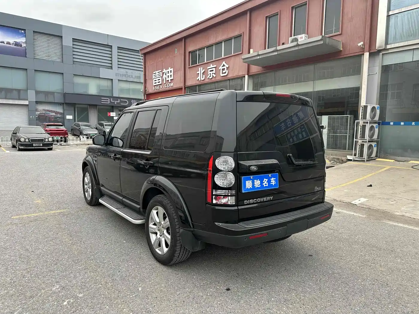 Land Rover Discovery 2015 3.0 SC V6 SE фото 13