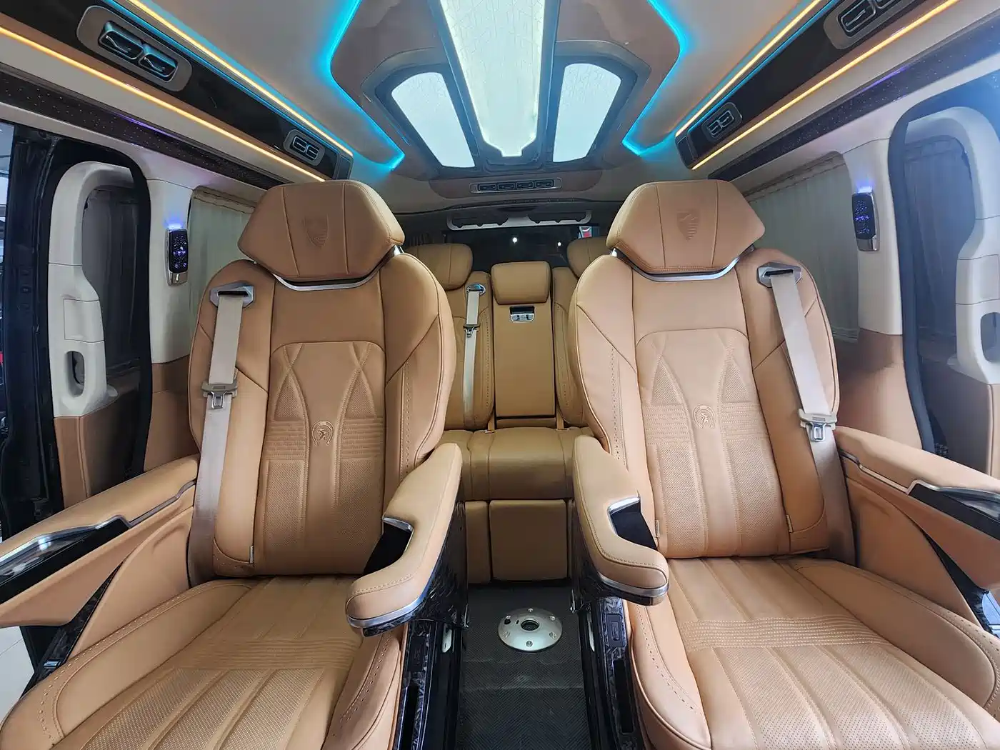 Mercedes-Benz V-Class 2022 V 260 L Long Wheelbase Prestige Edition фото 17