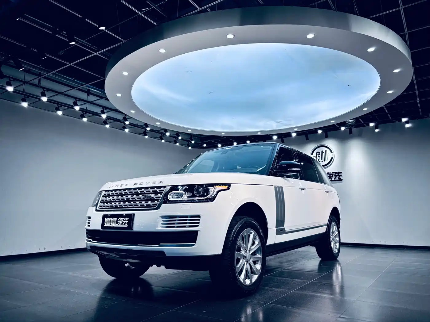 Land Rover Range Rover 2017 3.0 SC V6 Vogue LWB (Long Wheelbase)
