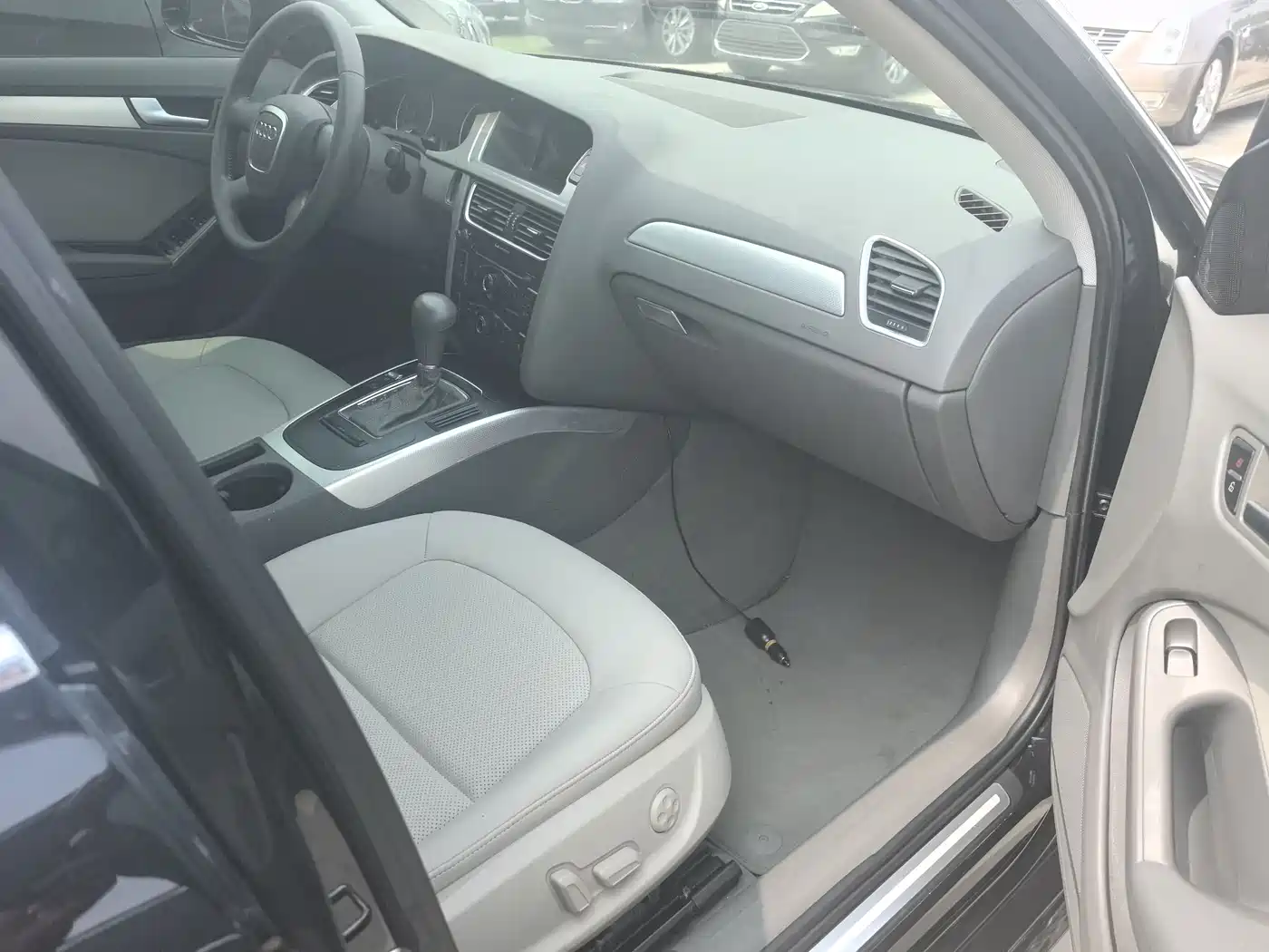 Audi A4L 2009 2.0 TFSI Standard фото 12