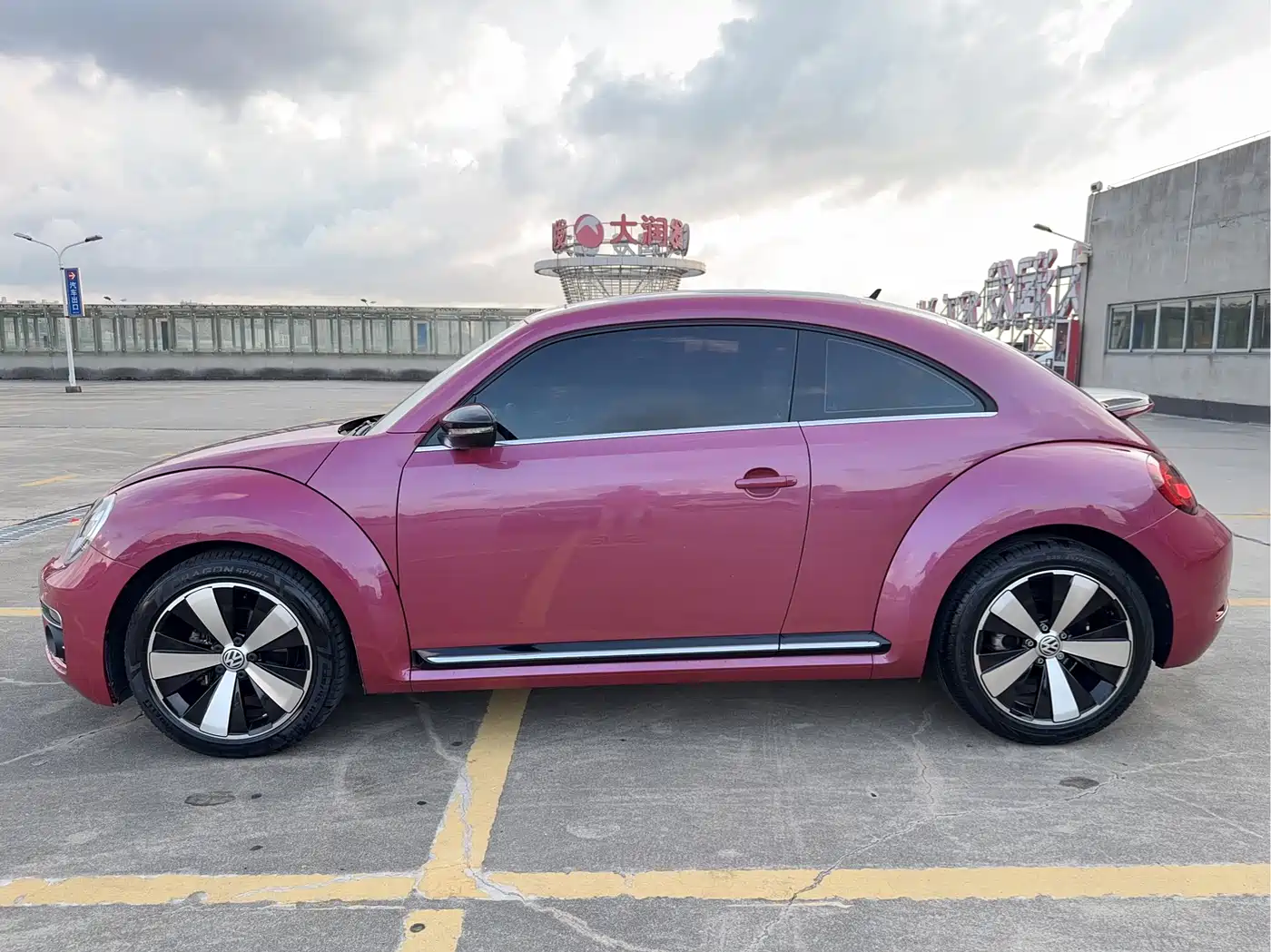 Volkswagen Beetle 2017 180TSI Pink Edition фото 7