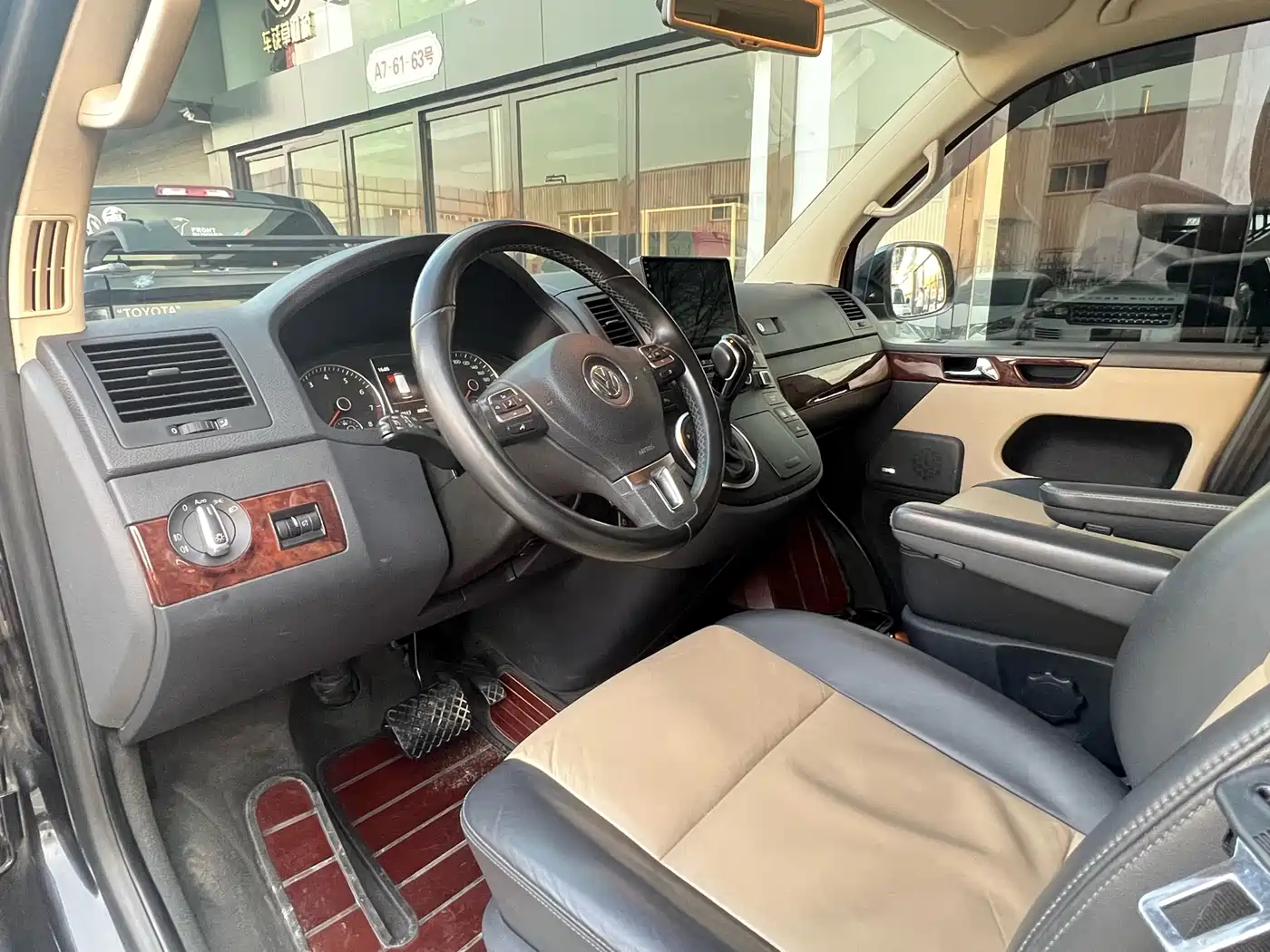 Volkswagen Multivan 2015 2.0TSI AWD 65th Anniversary Limited Edition фото 9