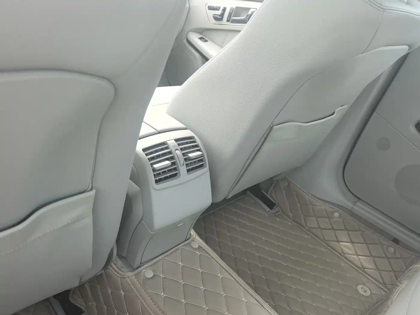 Mercedes-Benz E-Class 2010 E 300 L Fashion фото 8