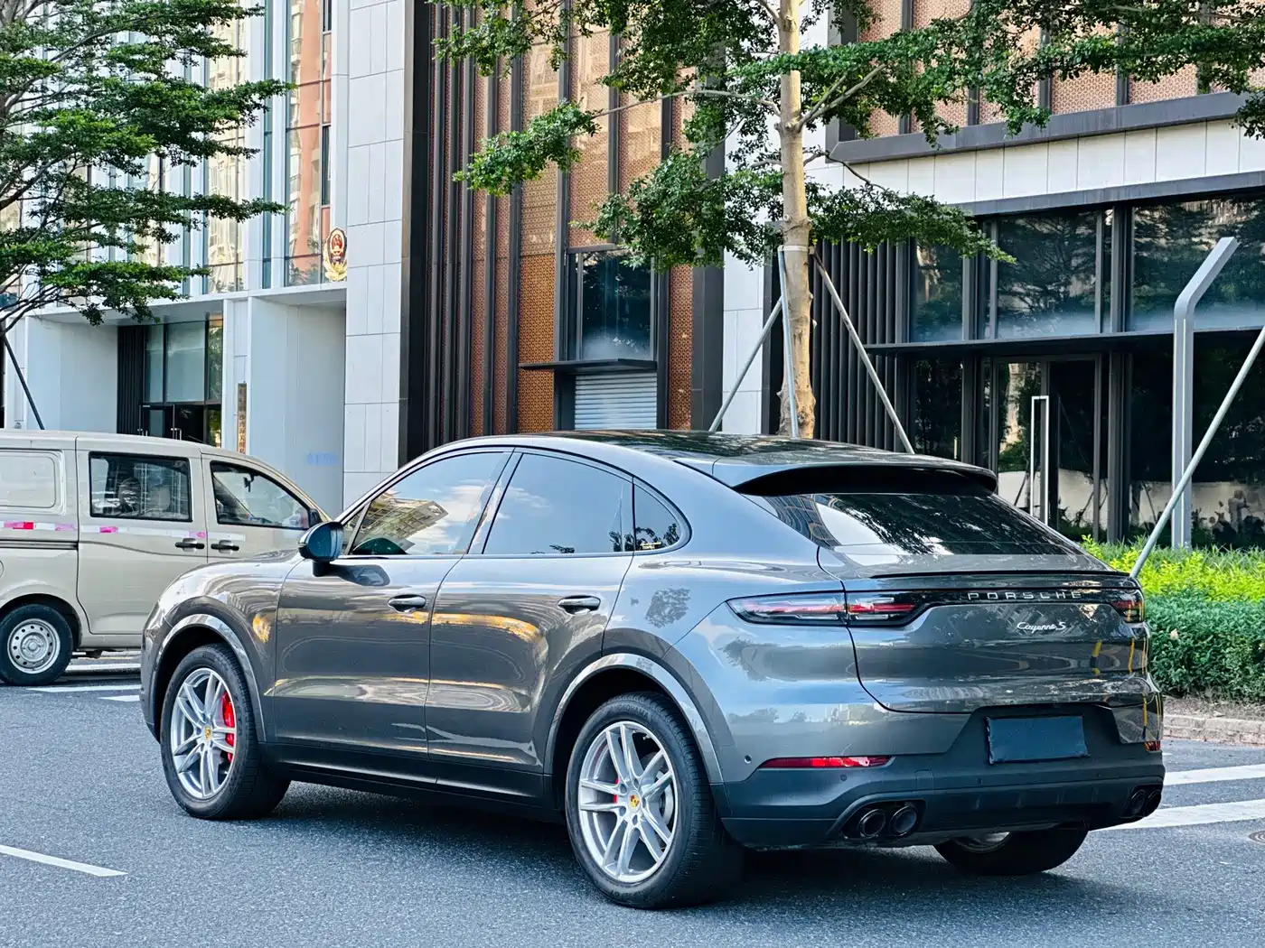 Porsche Cayenne 2022 Cayenne Coupé 3.0T Platinum Edition фото 4