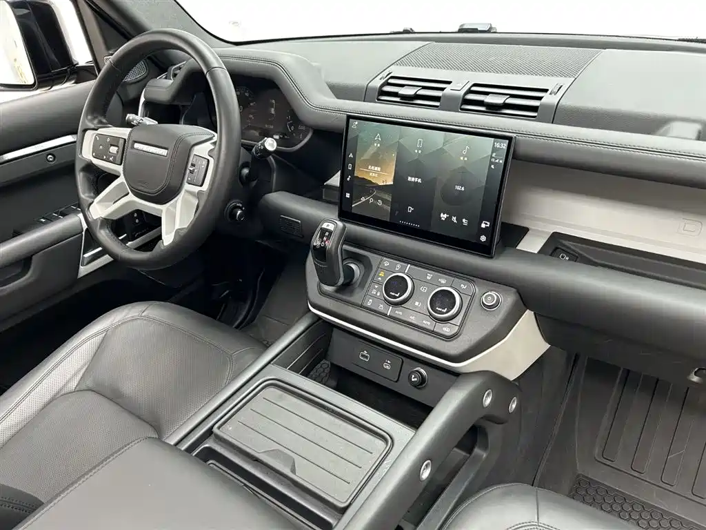 Land Rover Defender 2023 Model 110 3.0T P400 Dark Special Edition фото 23