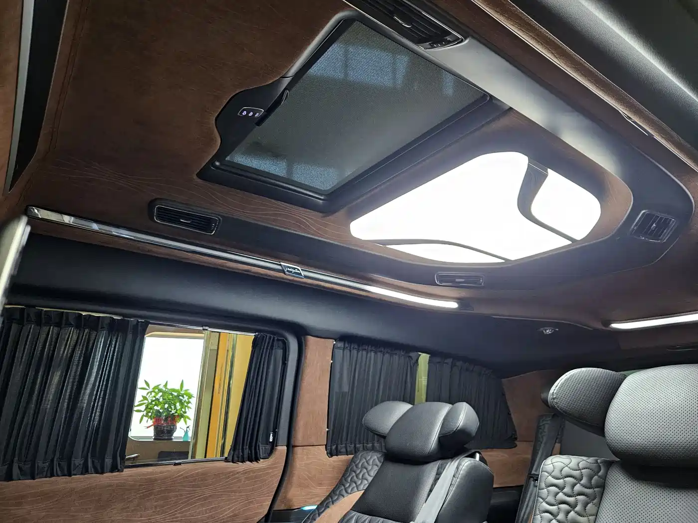 Mercedes-Benz V-Class 2018 V 260 L Premium Long Version China V фото 18