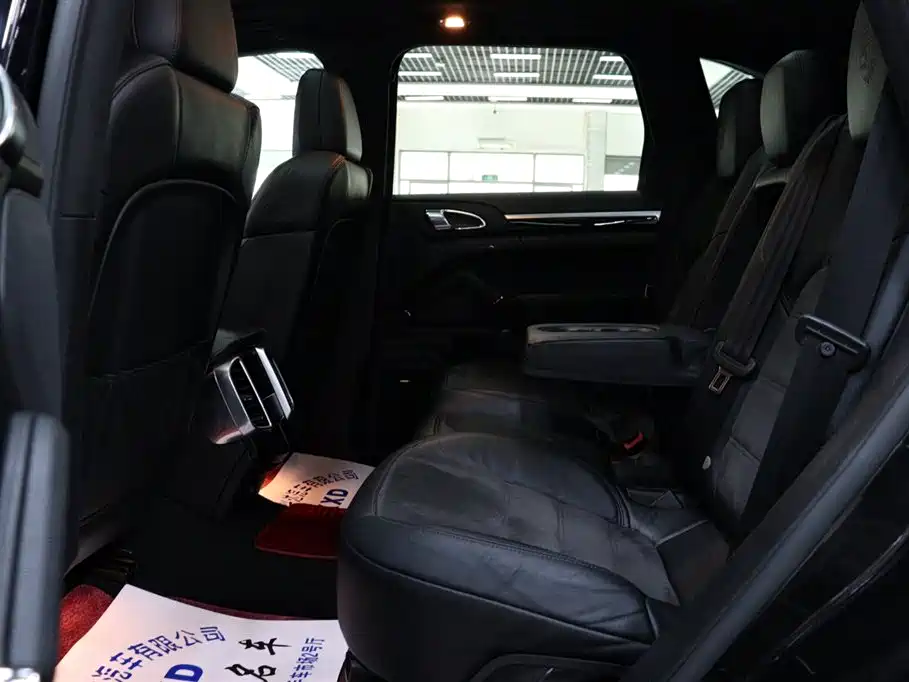 Porsche Cayenne 2016 Cayenne Platinum Edition 3.0T фото 8