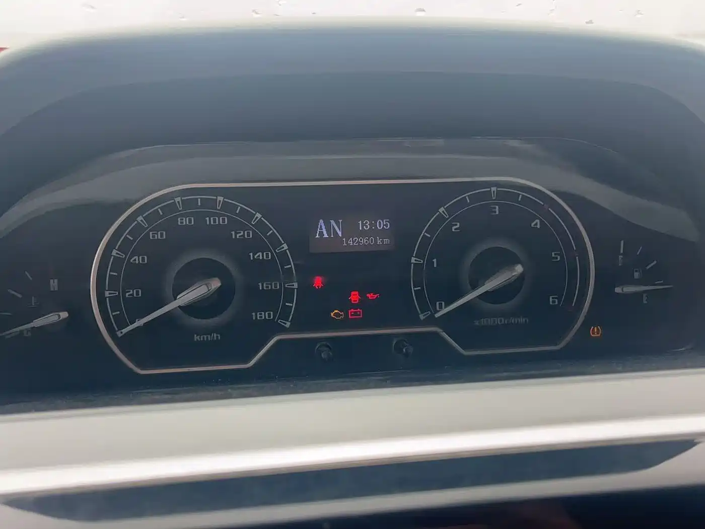 SAIC Maxus Xintu V80 2019 2.5T Classic AMT Business Travel Short Wheelbase Low Roof 9 Seats фото 7